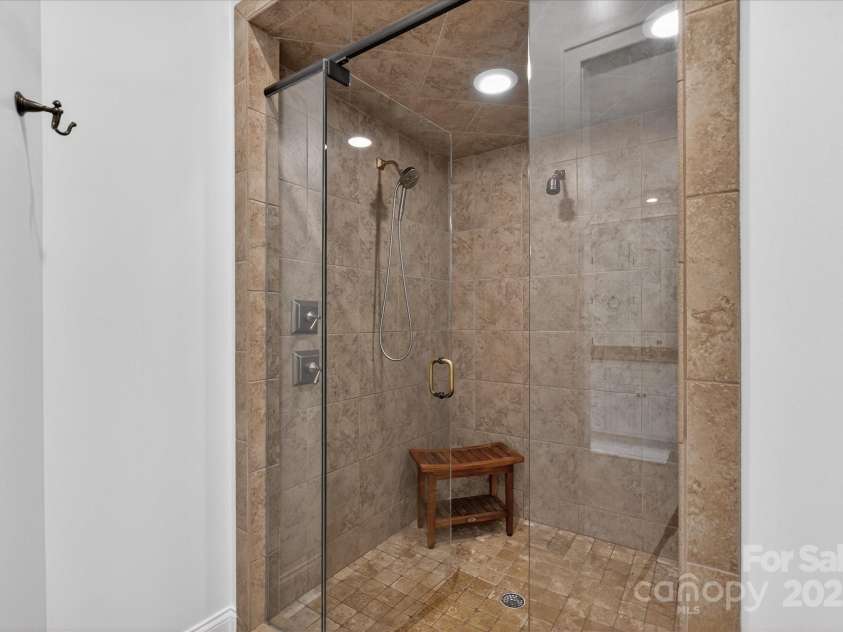 10535 Island Point Road, Charlotte, NC 28278.  MLS# CAR4290819, YatesRealty ID 33854. 