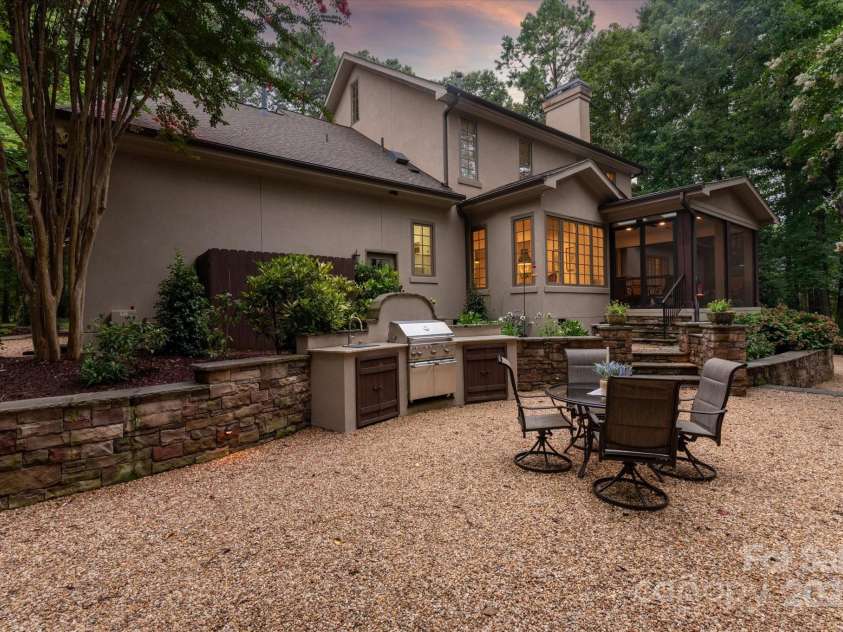 10535 Island Point Road, Charlotte, NC 28278.  MLS# CAR4290819, YatesRealty ID 33854. 