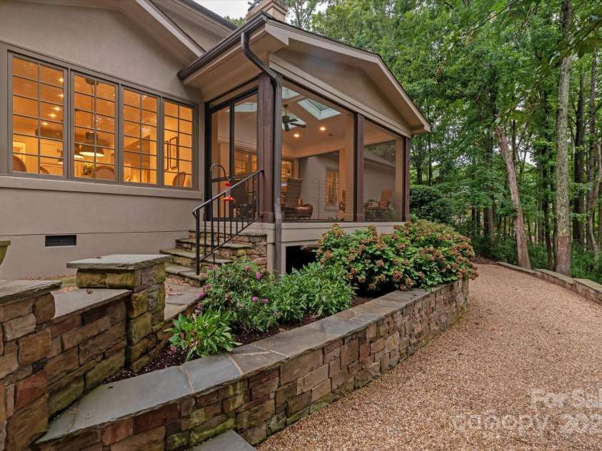 10535 Island Point Road, Charlotte, NC 28278.  MLS# CAR4290819, YatesRealty ID 33854. 