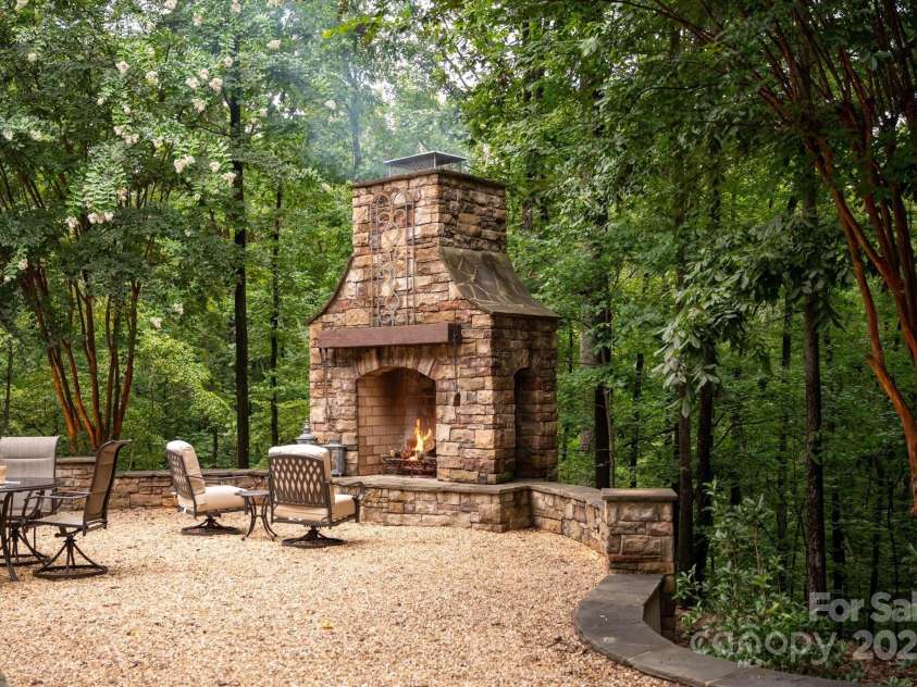 10535 Island Point Road, Charlotte, NC 28278.  MLS# CAR4290819, YatesRealty ID 33854. 