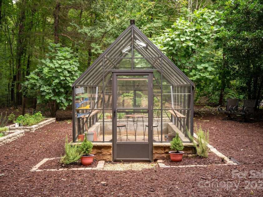 10535 Island Point Road, Charlotte, NC 28278.  MLS# CAR4290819, YatesRealty ID 33854. 