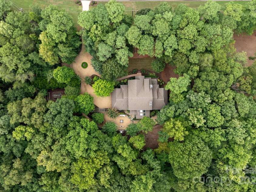 10535 Island Point Road, Charlotte, NC 28278.  MLS# CAR4290819, YatesRealty ID 33854. 