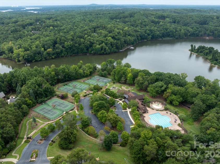 10535 Island Point Road, Charlotte, NC 28278.  MLS# CAR4290819, YatesRealty ID 33854. 
