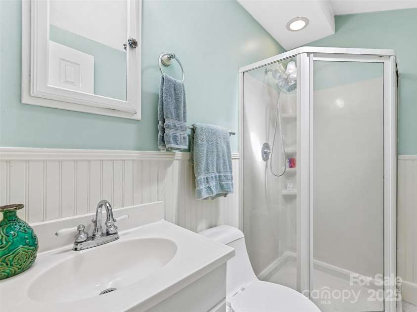 1614 Ridgewood Boulevard, Hendersonville, NC 28791.  MLS# CAR4292069, YatesRealty ID 33855. 