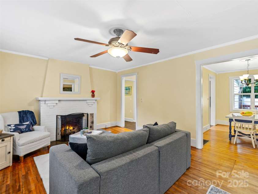 1614 Ridgewood Boulevard, Hendersonville, NC 28791.  MLS# CAR4292069, YatesRealty ID 33855. 