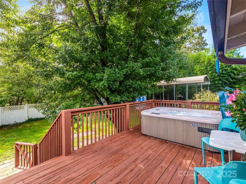 1614 Ridgewood Boulevard, Hendersonville, NC 28791.  MLS# CAR4292069, YatesRealty ID 33855. 