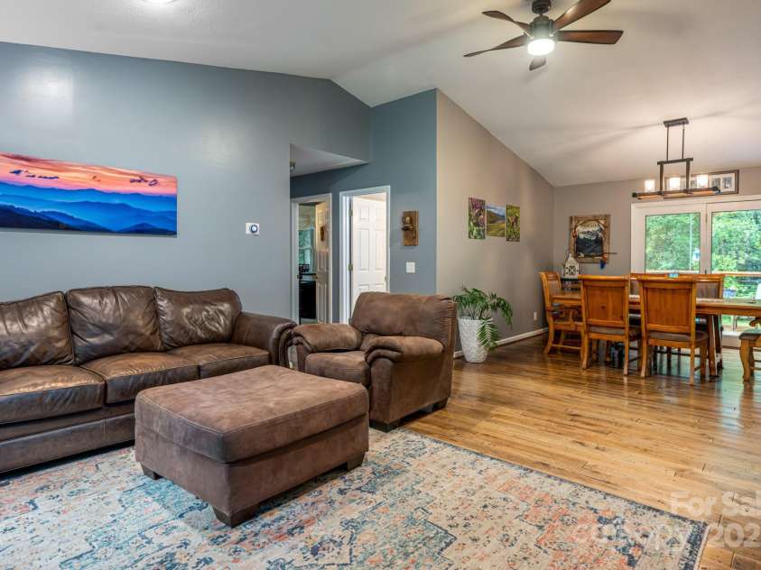 19 Forge Drive, Mills River, NC 28759.  MLS# CAR4289145, YatesRealty ID 33856. Vaulted Ceiling