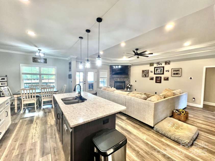 2702 Ashcroft Drive, Reidsville, NC 27320.  MLS# CAR4292229, YatesRealty ID 33857. 