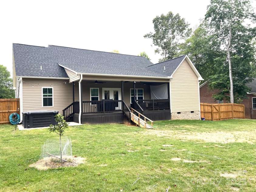 2702 Ashcroft Drive, Reidsville, NC 27320.  MLS# CAR4292229, YatesRealty ID 33857. 