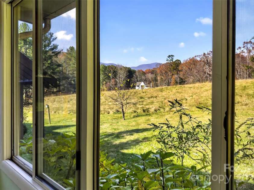 3B Lynx Drive, Black Mountain, NC 28711.  MLS# CAR4292052, YatesRealty ID 33858. 