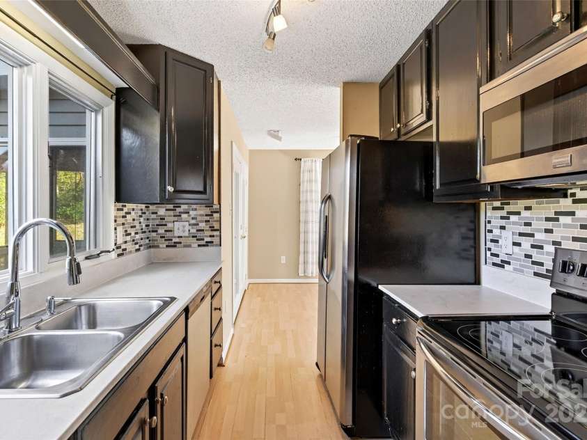 3B Lynx Drive, Black Mountain, NC 28711.  MLS# CAR4292052, YatesRealty ID 33858. 