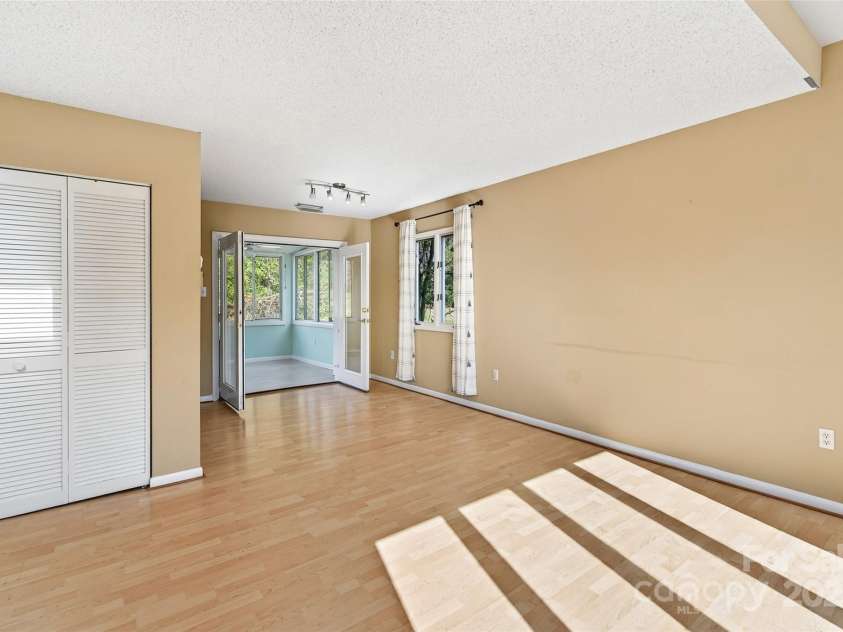 3B Lynx Drive, Black Mountain, NC 28711.  MLS# CAR4292052, YatesRealty ID 33858. 