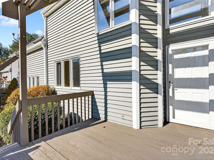 3B Lynx Drive, Black Mountain, NC 28711.  MLS# CAR4292052, YatesRealty ID 33858. 