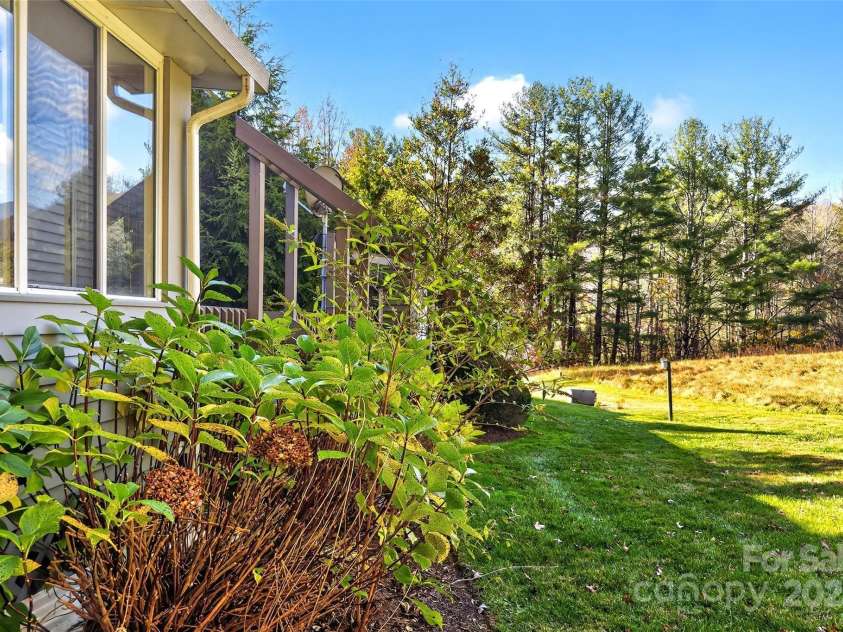 3B Lynx Drive, Black Mountain, NC 28711.  MLS# CAR4292052, YatesRealty ID 33858. Beautiful landscaping