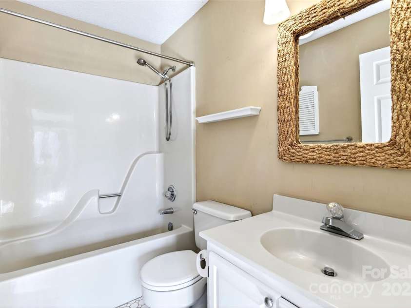 3B Lynx Drive, Black Mountain, NC 28711.  MLS# CAR4292052, YatesRealty ID 33858. Ensuite Primary Bathroom