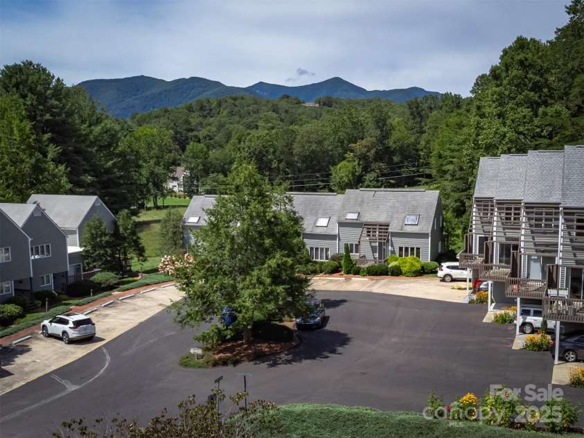 3B Lynx Drive, Black Mountain, NC 28711.  MLS# CAR4292052, YatesRealty ID 33858. Great location