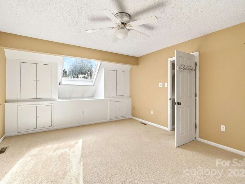 3B Lynx Drive, Black Mountain, NC 28711.  MLS# CAR4292052, YatesRealty ID 33858. Sunny upstairs bedroom