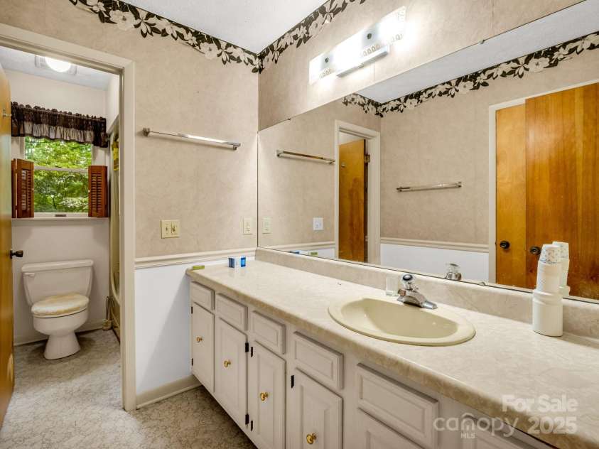 845 Greenwood Drive, Hendersonville, NC 28791.  MLS# CAR4290151, YatesRealty ID 33859. Bathroom in hall between second and third bedrooms