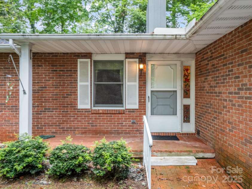 845 Greenwood Drive, Hendersonville, NC 28791.  MLS# CAR4290151, YatesRealty ID 33859. Welcoming front porch