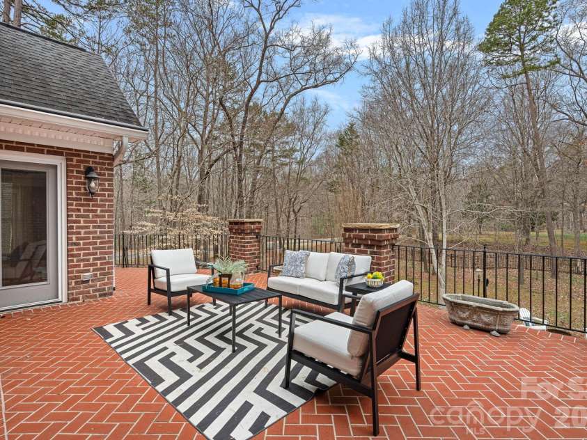 1317 Longleaf Court, Matthews, NC 28104.  MLS# CAR4349389, YatesRealty ID 3386. 