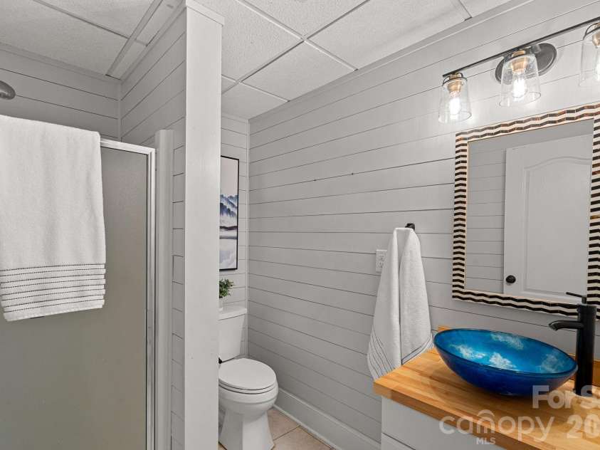 1317 Longleaf Court, Matthews, NC 28104.  MLS# CAR4349389, YatesRealty ID 3386. Basement Full Bathroom