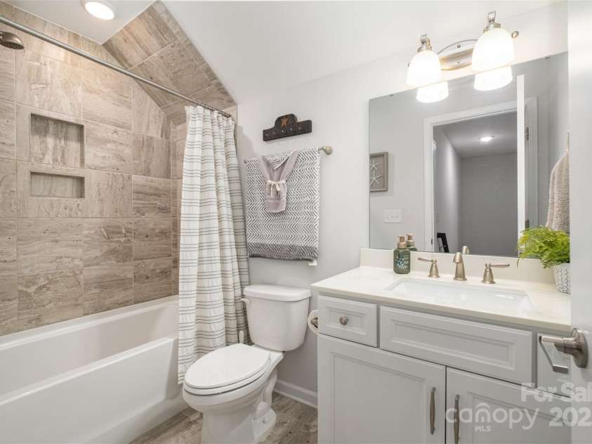 5351 Pembrey Drive, Denver, NC 28037.  MLS# CAR4307724, YatesRealty ID 3386. 