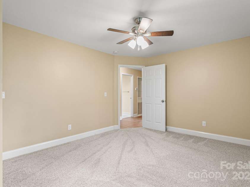 122 Old Fisher Ferry Road, Thomasville, NC 27360.  MLS# CAR4294388, YatesRealty ID 33860. 