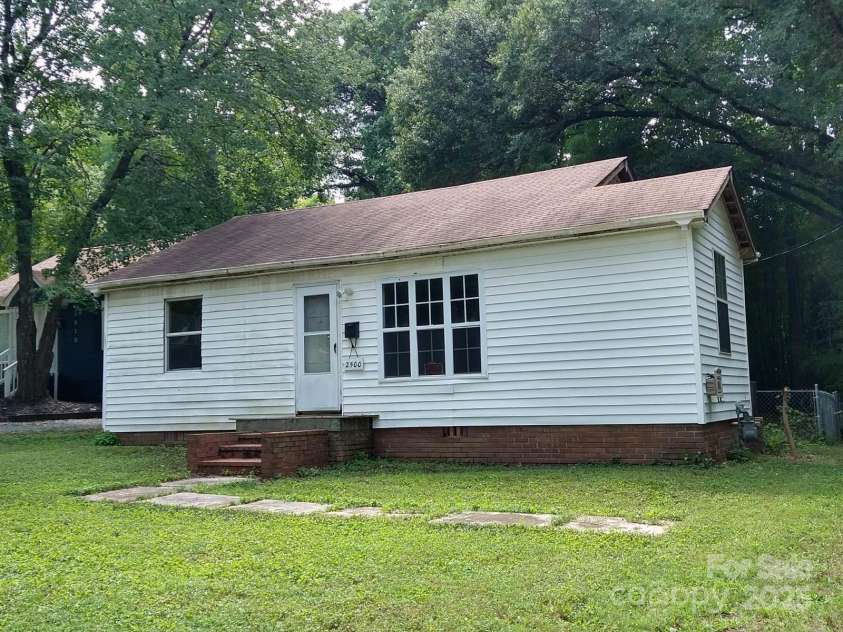 2500 Crispin Avenue, Charlotte, NC 28208.  MLS# CAR4293876, YatesRealty ID 33861. 