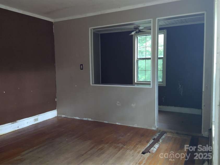 2500 Crispin Avenue, Charlotte, NC 28208.  MLS# CAR4293876, YatesRealty ID 33861. 