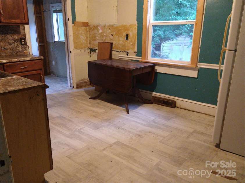 2500 Crispin Avenue, Charlotte, NC 28208.  MLS# CAR4293876, YatesRealty ID 33861. 