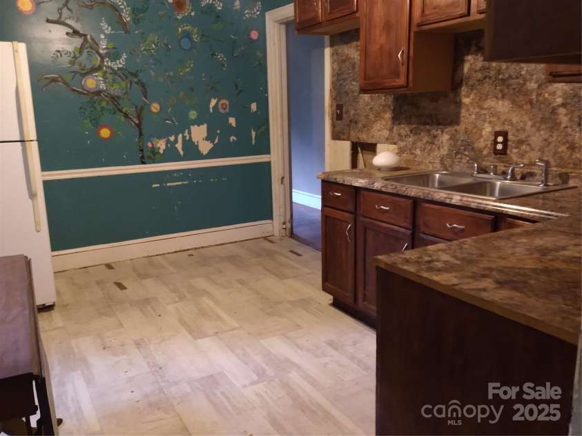 2500 Crispin Avenue, Charlotte, NC 28208.  MLS# CAR4293876, YatesRealty ID 33861. 