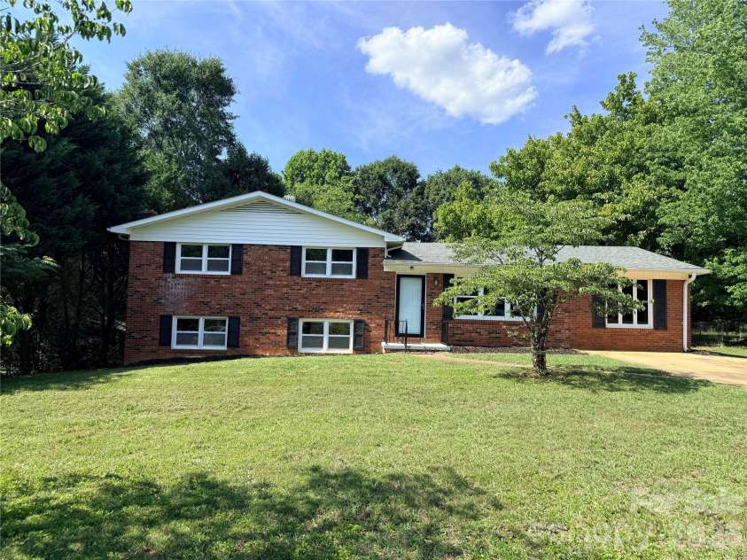 267 Hoopaugh Avenue, Ellenboro, NC 28040.  MLS# CAR4394427, YatesRealty ID 33862. 