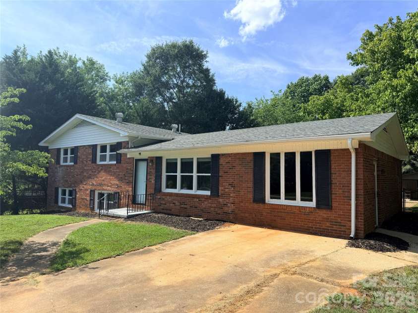 267 Hoopaugh Avenue, Ellenboro, NC 28040.  MLS# CAR4394427, YatesRealty ID 33862. 
