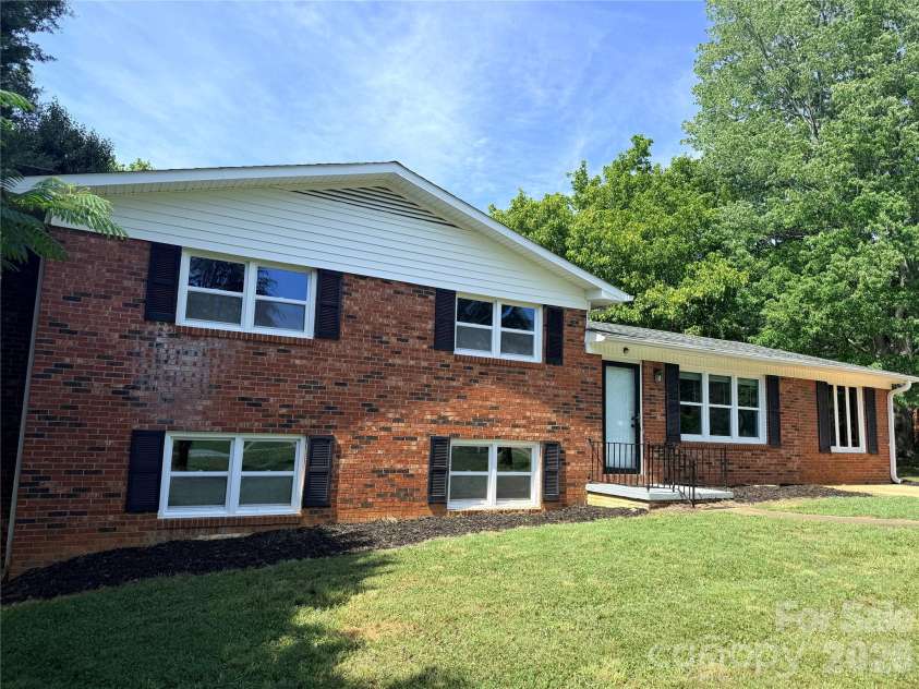 267 Hoopaugh Avenue, Ellenboro, NC 28040.  MLS# CAR4394427, YatesRealty ID 33862. 