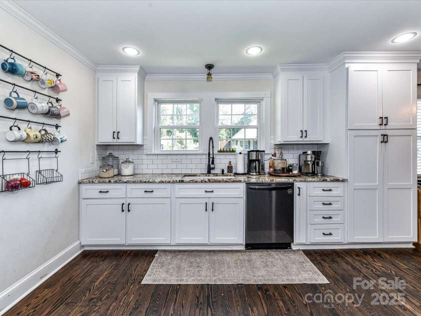 2550 Echerd Street, Kannapolis, NC 28083.  MLS# CAR4290123, YatesRealty ID 33863. Kitchen