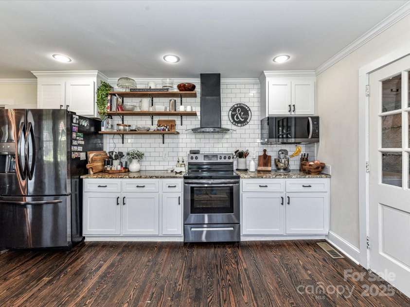2550 Echerd Street, Kannapolis, NC 28083.  MLS# CAR4290123, YatesRealty ID 33863. Kitchen