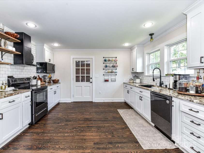 2550 Echerd Street, Kannapolis, NC 28083.  MLS# CAR4290123, YatesRealty ID 33863. Large Kitchen