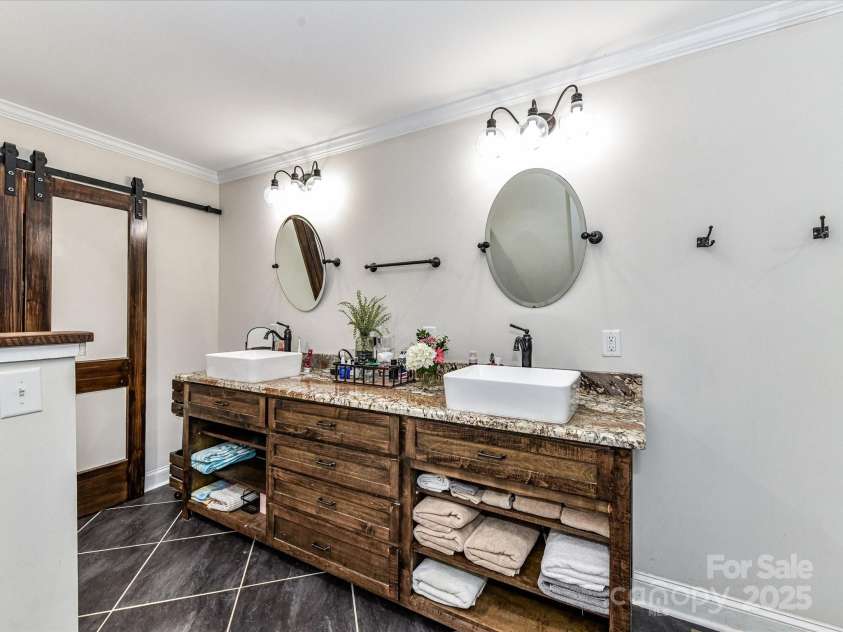 2550 Echerd Street, Kannapolis, NC 28083.  MLS# CAR4290123, YatesRealty ID 33863. Primary Bathroom