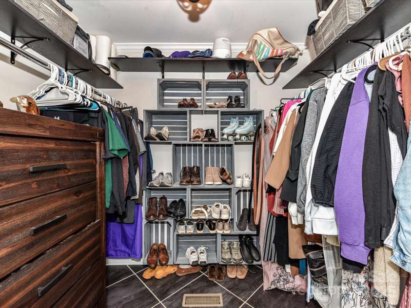 2550 Echerd Street, Kannapolis, NC 28083.  MLS# CAR4290123, YatesRealty ID 33863. Primary Closet
