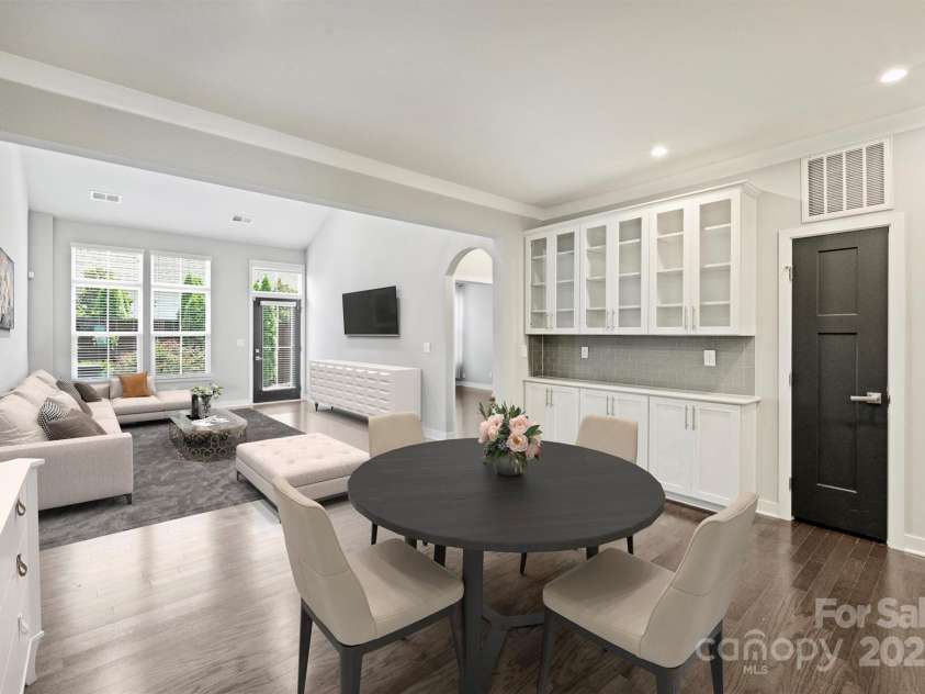 6611 Winterfell Court, Charlotte, NC 28210.  MLS# CAR4290627, YatesRealty ID 33865. 