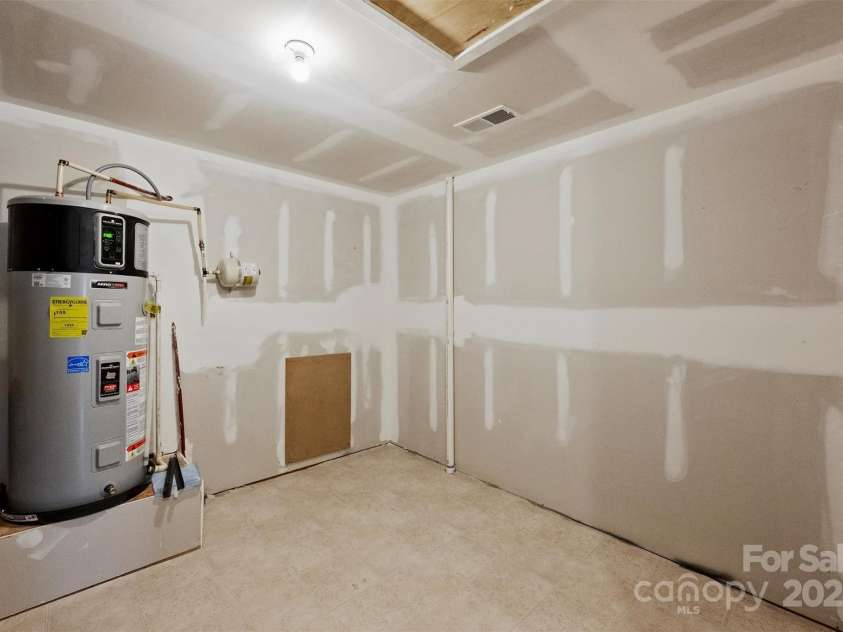 6611 Winterfell Court, Charlotte, NC 28210.  MLS# CAR4290627, YatesRealty ID 33865. 