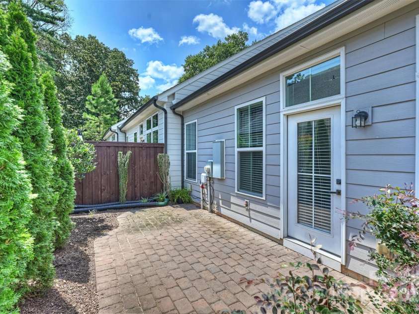 6611 Winterfell Court, Charlotte, NC 28210.  MLS# CAR4290627, YatesRealty ID 33865. 