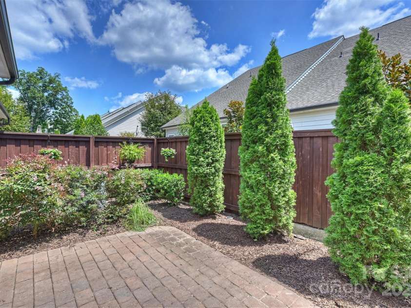 6611 Winterfell Court, Charlotte, NC 28210.  MLS# CAR4290627, YatesRealty ID 33865. 