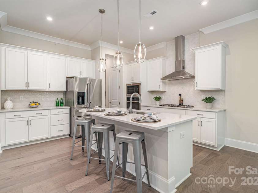 5025 Catterick Court, Charlotte, NC 28226.  MLS# CAR4198867, YatesRealty ID 33867. Kitchen