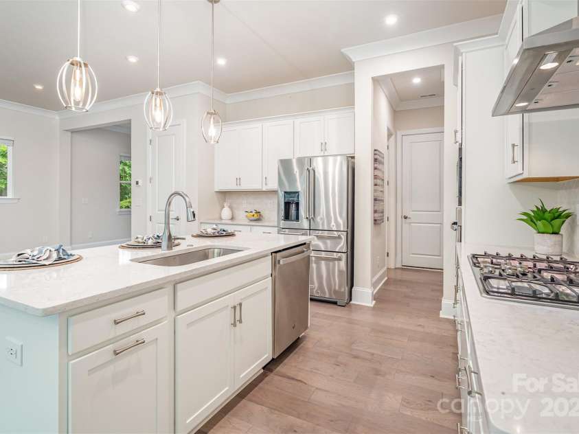 5025 Catterick Court, Charlotte, NC 28226.  MLS# CAR4198867, YatesRealty ID 33867. Kitchen