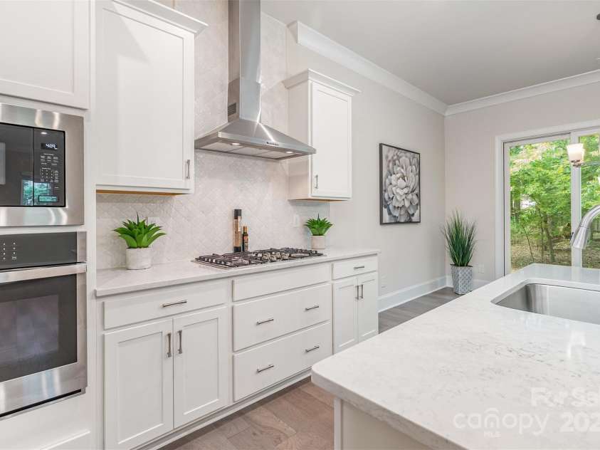 5025 Catterick Court, Charlotte, NC 28226.  MLS# CAR4198867, YatesRealty ID 33867. Kitchen