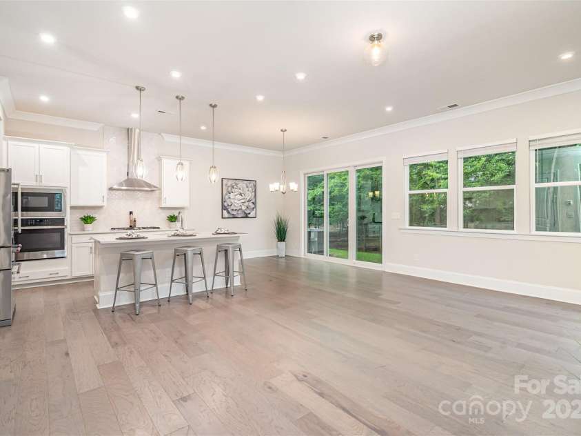 5025 Catterick Court, Charlotte, NC 28226.  MLS# CAR4198867, YatesRealty ID 33867. Main Living area flows into Kitchen