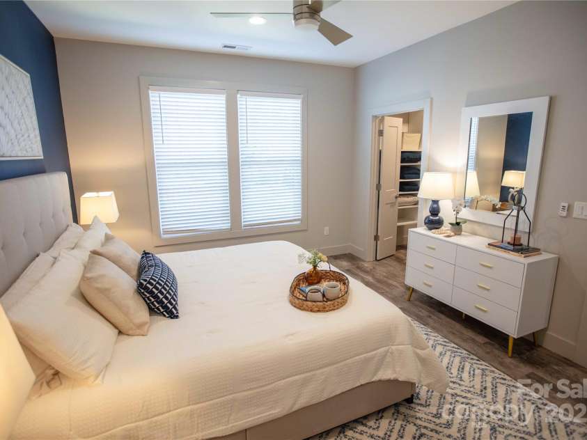 37 Edgewood Road, Asheville, NC 28803.  MLS# CAR4279708, YatesRealty ID 33868. 