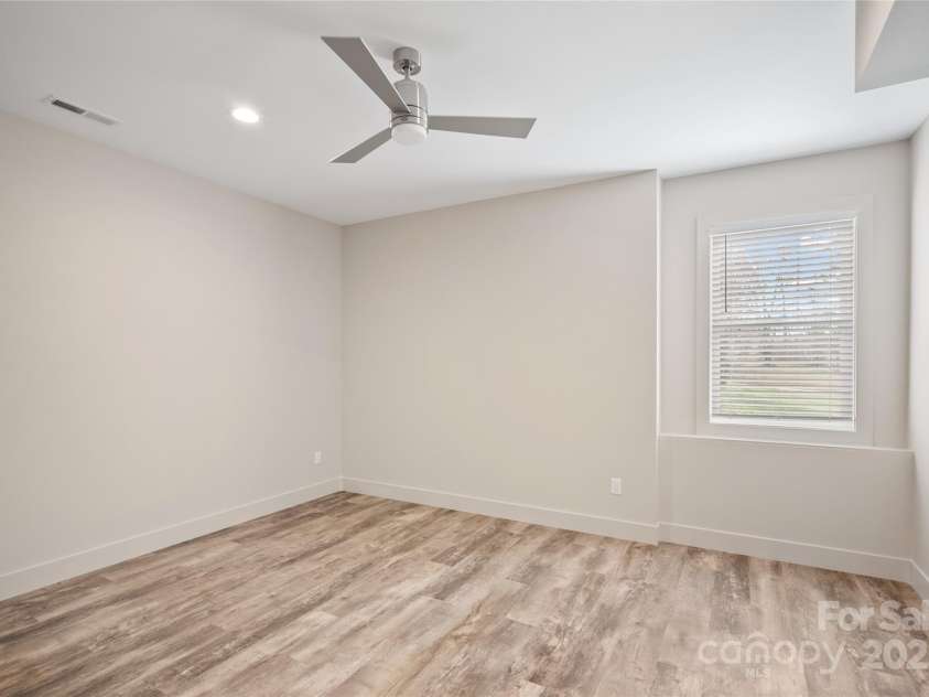 37 Edgewood Road, Asheville, NC 28803.  MLS# CAR4279708, YatesRealty ID 33868. 