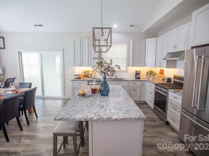 37 Edgewood Road, Asheville, NC 28803.  MLS# CAR4279708, YatesRealty ID 33868. Open Kitchen Plan